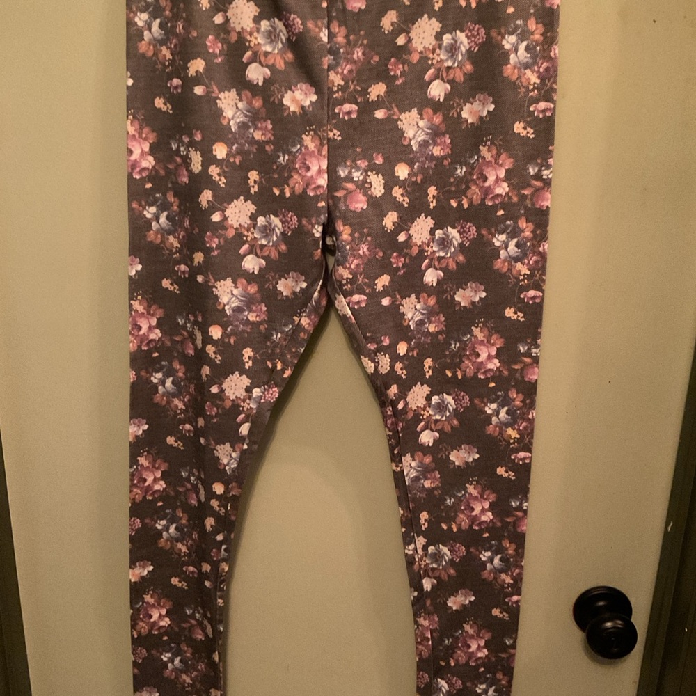 Jessica Simpson Floral Women’s Leggings - multicolor New no tags. Size L